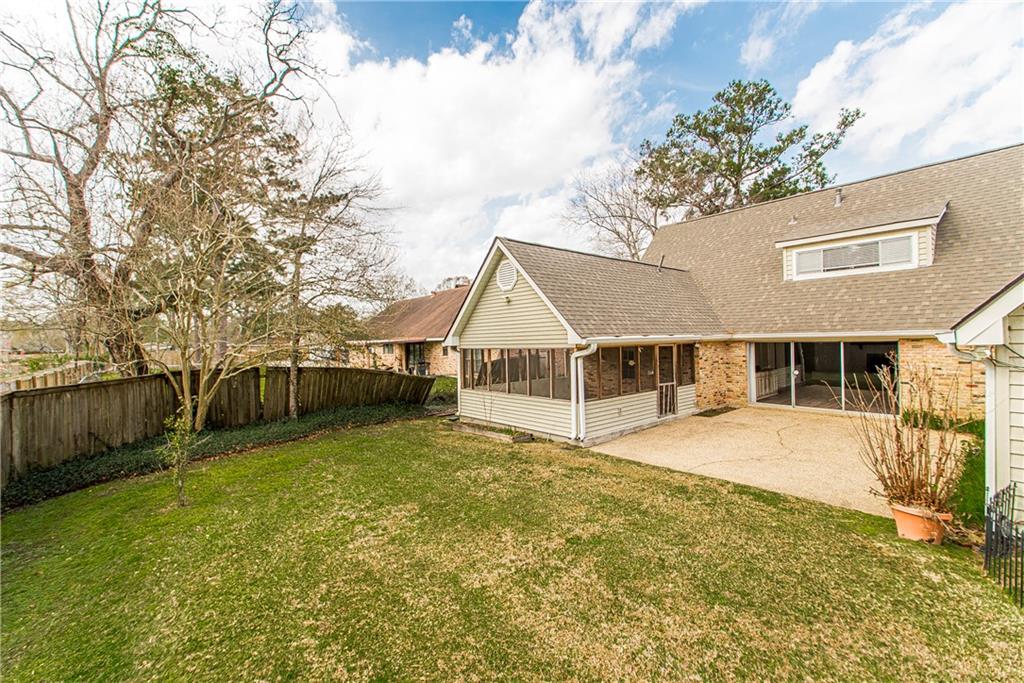 Hammond, Louisiana 70401, United States, 5 Bedrooms Bedrooms, ,4 BathroomsBathrooms,Residential,Pending,9957