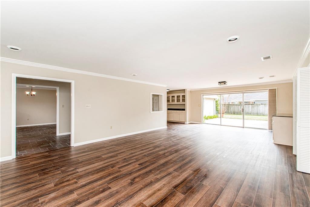 Hammond, Louisiana 70401, United States, 5 Bedrooms Bedrooms, ,4 BathroomsBathrooms,Residential,Pending,9957