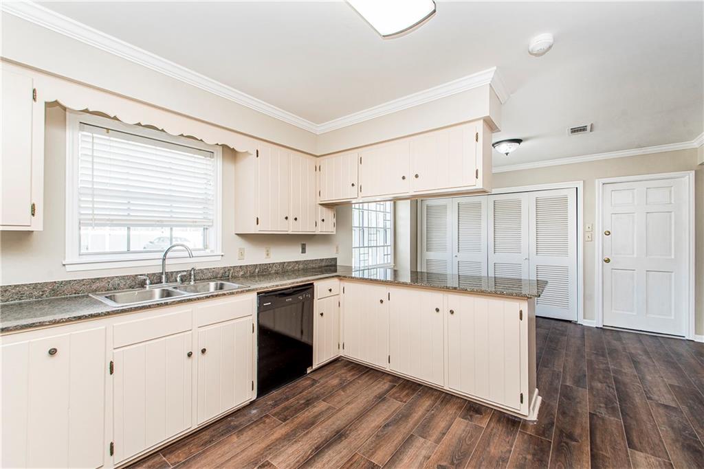 Hammond, Louisiana 70401, United States, 5 Bedrooms Bedrooms, ,4 BathroomsBathrooms,Residential,Pending,9957