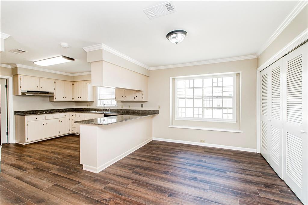 Hammond, Louisiana 70401, United States, 5 Bedrooms Bedrooms, ,4 BathroomsBathrooms,Residential,Pending,9957