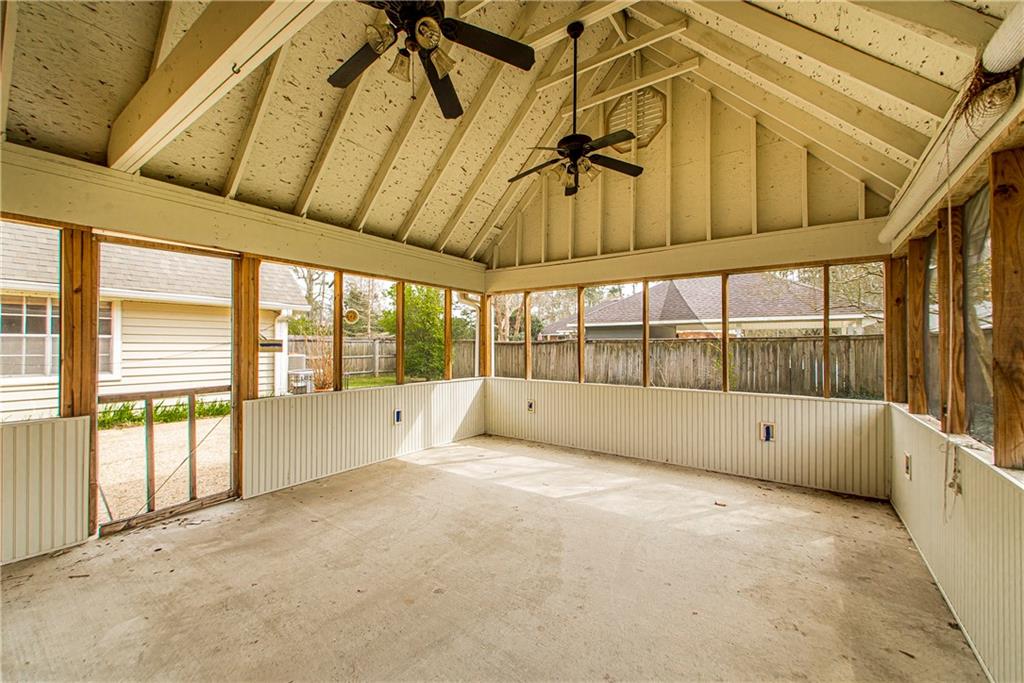 Hammond, Louisiana 70401, United States, 5 Bedrooms Bedrooms, ,4 BathroomsBathrooms,Residential,Pending,9957