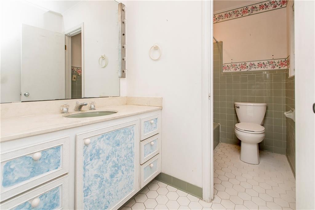 Hammond, Louisiana 70401, United States, 5 Bedrooms Bedrooms, ,4 BathroomsBathrooms,Residential,Pending,9957