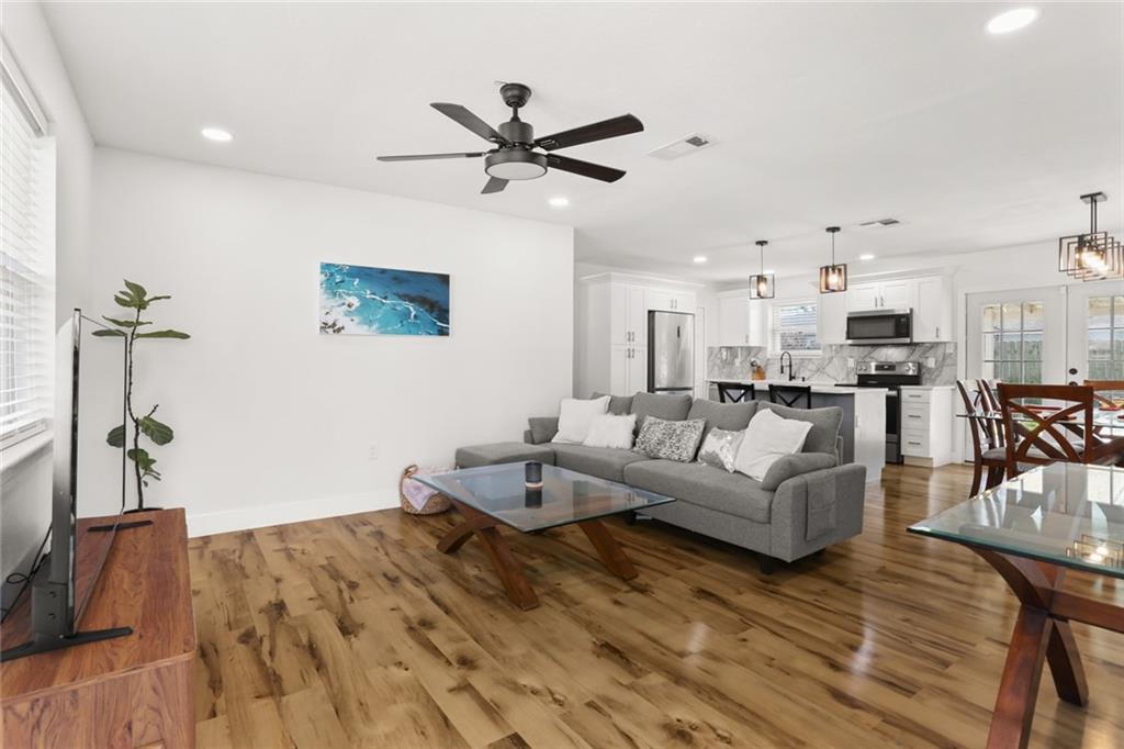 Marrero, Louisiana 70072, United States, 4 Bedrooms Bedrooms, ,2 BathroomsBathrooms,Residential,Pending,61552