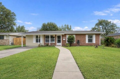 233 DOUGLAS Drive River Ridge LA 70123