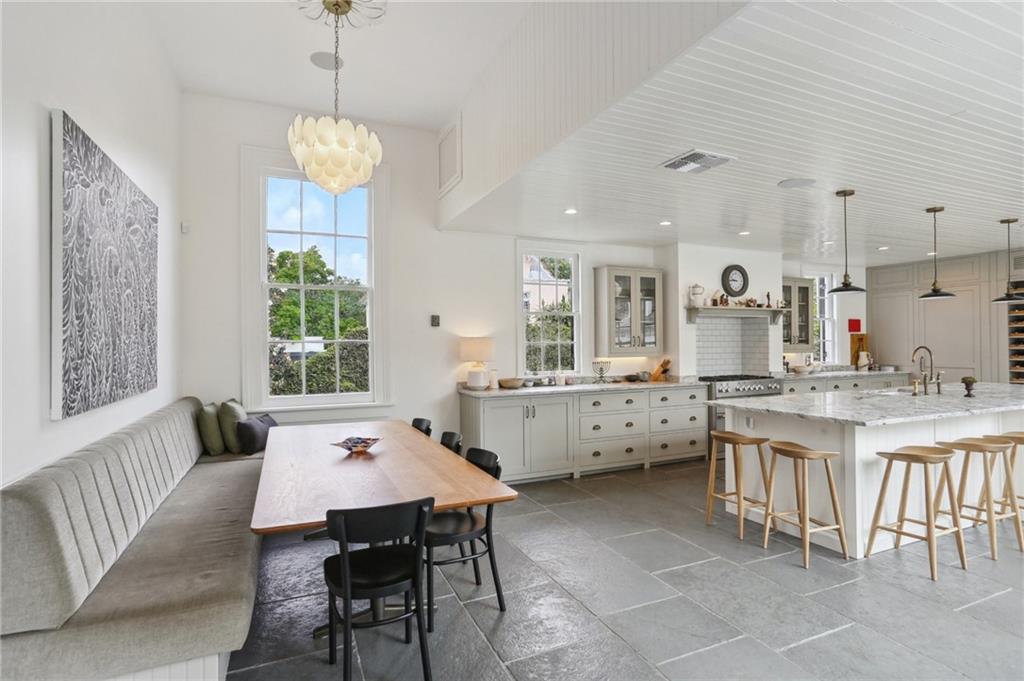 New Orleans, Louisiana 70130, United States, 6 Bedrooms Bedrooms, ,7 BathroomsBathrooms,Residential,Active,212329