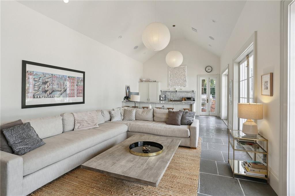 New Orleans, Louisiana 70130, United States, 6 Bedrooms Bedrooms, ,7 BathroomsBathrooms,Residential,Active,212329