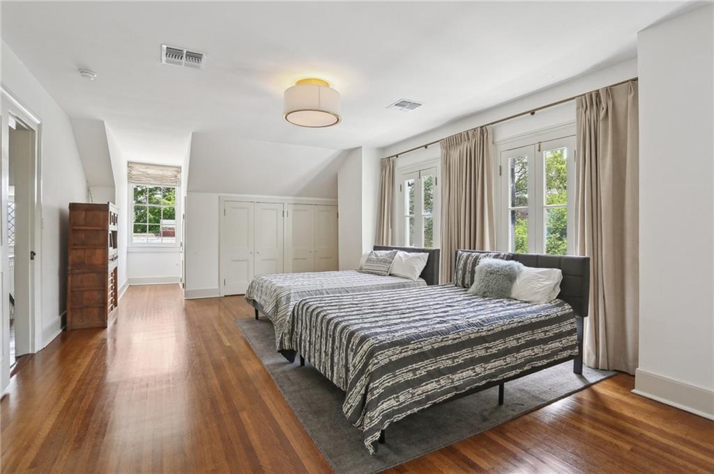 New Orleans, Louisiana 70130, United States, 6 Bedrooms Bedrooms, ,7 BathroomsBathrooms,Residential,Active,212329