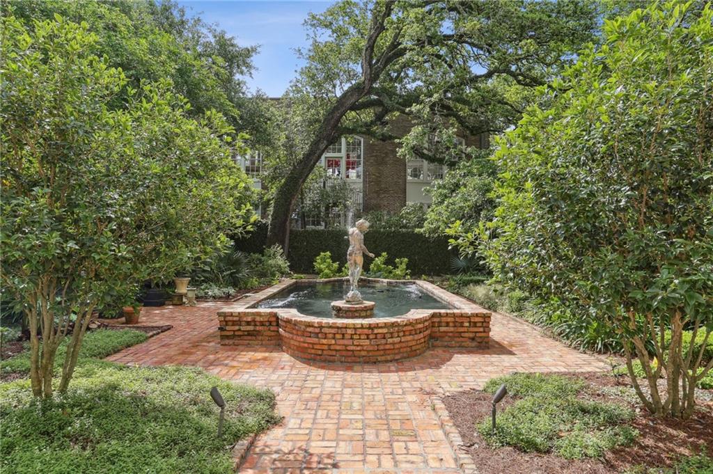 New Orleans, Louisiana 70130, United States, 6 Bedrooms Bedrooms, ,7 BathroomsBathrooms,Residential,Active,212329