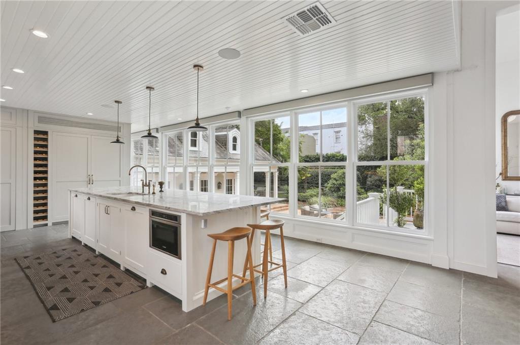 New Orleans, Louisiana 70130, United States, 6 Bedrooms Bedrooms, ,7 BathroomsBathrooms,Residential,Active,212329