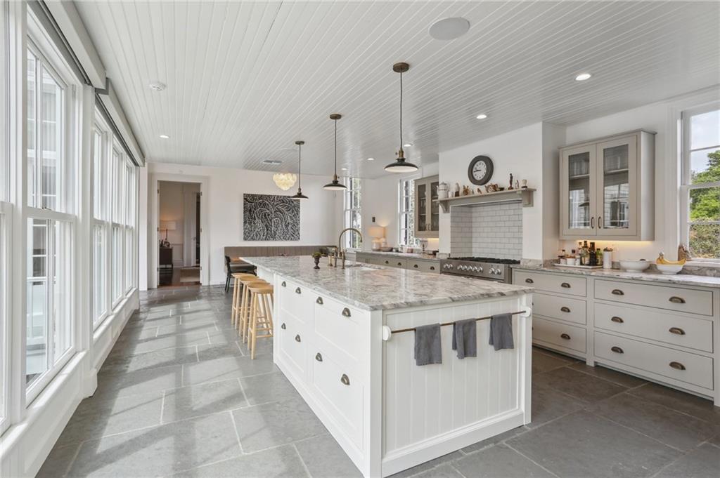 New Orleans, Louisiana 70130, United States, 6 Bedrooms Bedrooms, ,7 BathroomsBathrooms,Residential,Active,212329