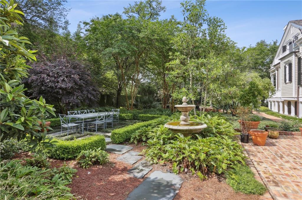 New Orleans, Louisiana 70130, United States, 6 Bedrooms Bedrooms, ,7 BathroomsBathrooms,Residential,Active,212329