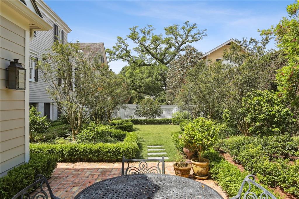 New Orleans, Louisiana 70130, United States, 6 Bedrooms Bedrooms, ,7 BathroomsBathrooms,Residential,Active,212329