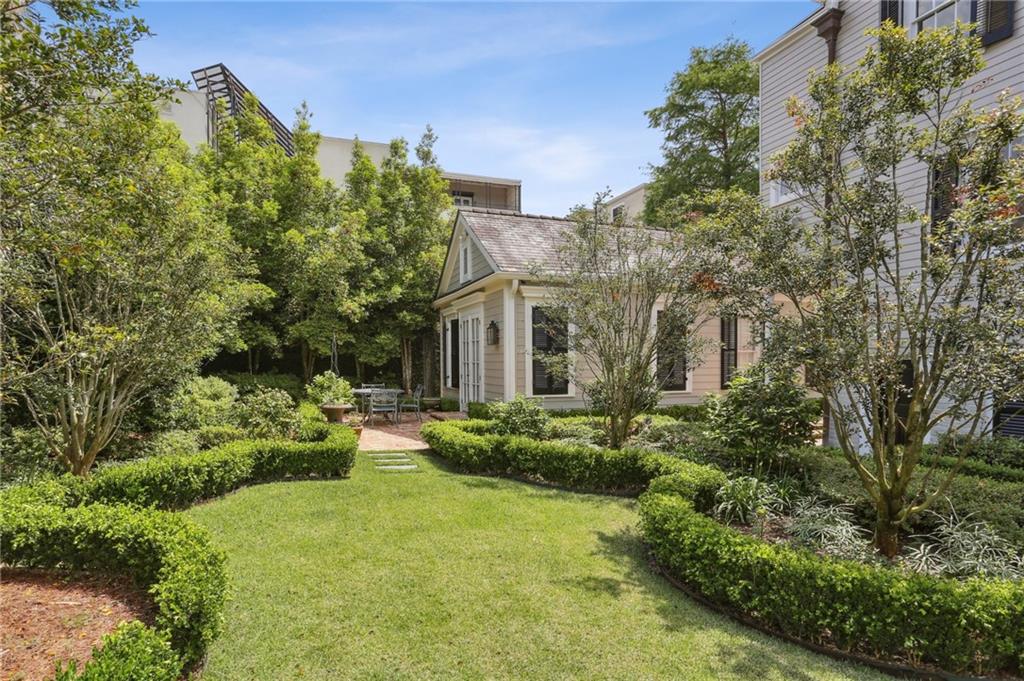 New Orleans, Louisiana 70130, United States, 6 Bedrooms Bedrooms, ,7 BathroomsBathrooms,Residential,Active,212329