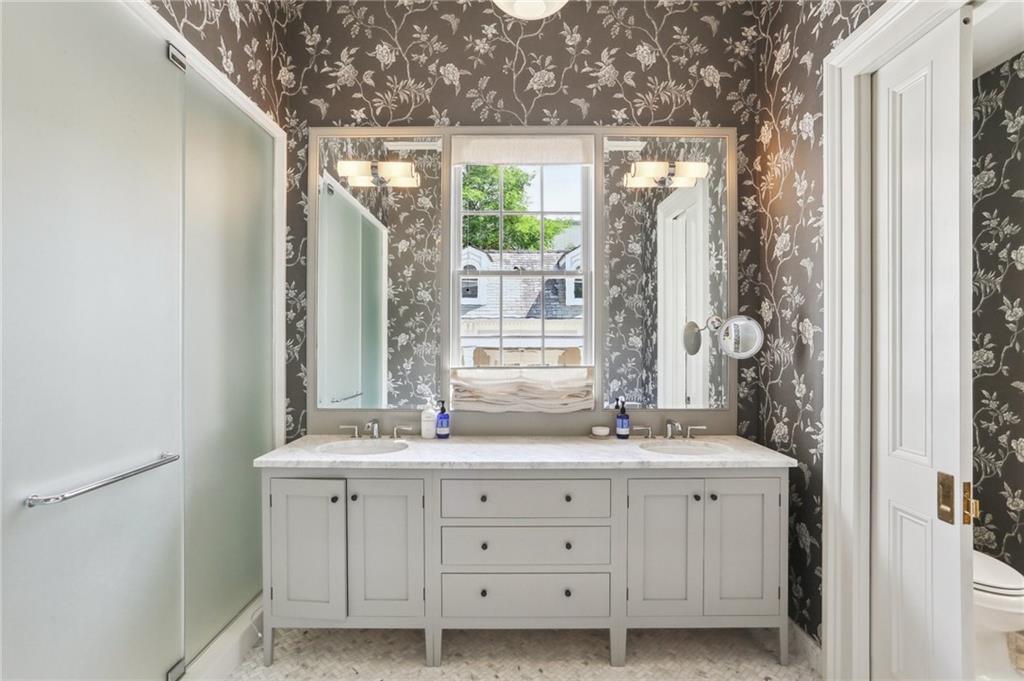 New Orleans, Louisiana 70130, United States, 6 Bedrooms Bedrooms, ,7 BathroomsBathrooms,Residential,Active,212329