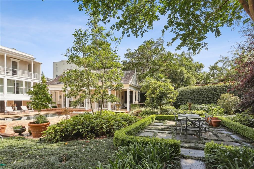 New Orleans, Louisiana 70130, United States, 6 Bedrooms Bedrooms, ,7 BathroomsBathrooms,Residential,Active,212329