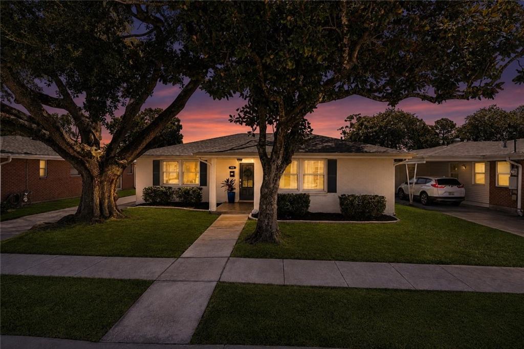 165 HIBISCUS Place