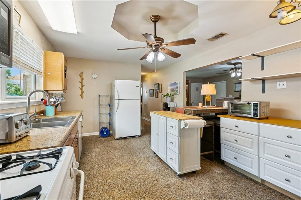 2901 LYNDELL Drive