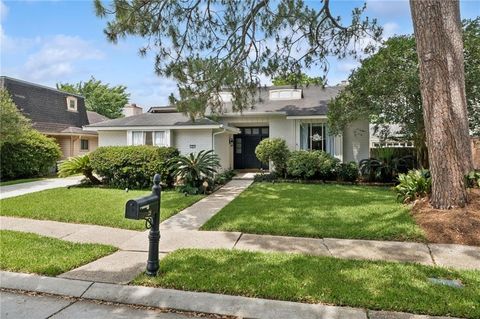 Photo of 29 PARK TIMBERS Drive, New Orleans, LA 70131 (MLS # 2559231)