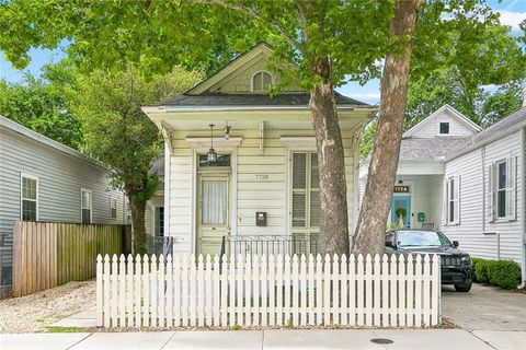 Photo of 7718 BENJAMIN Street, New Orleans, LA 70118 (MLS # 2559671)