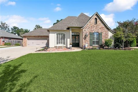 Photo of 660 PLACE SAINT ETIENNE Place, Covington, LA 70433 (MLS # 2558425)