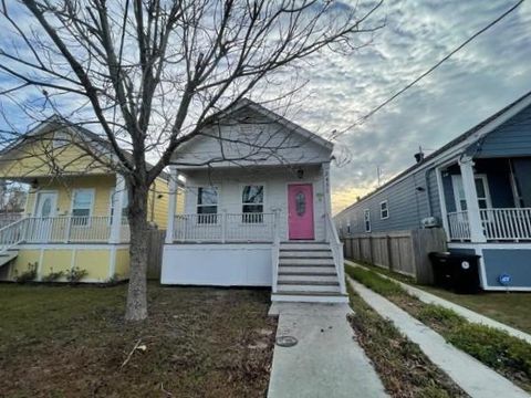 2429 ALMONASTERS Avenue New Orleans LA 70117