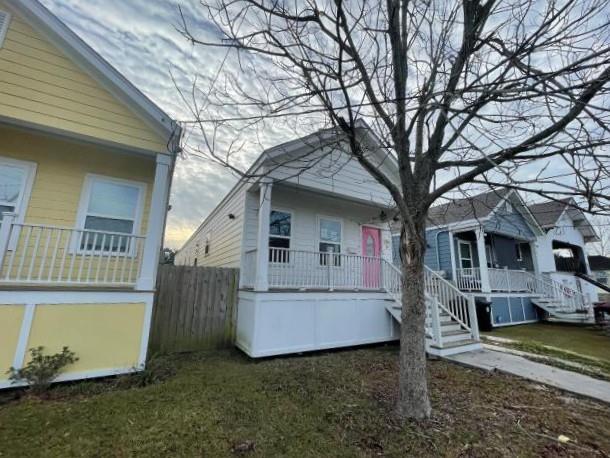 2429 ALMONASTERS Avenue