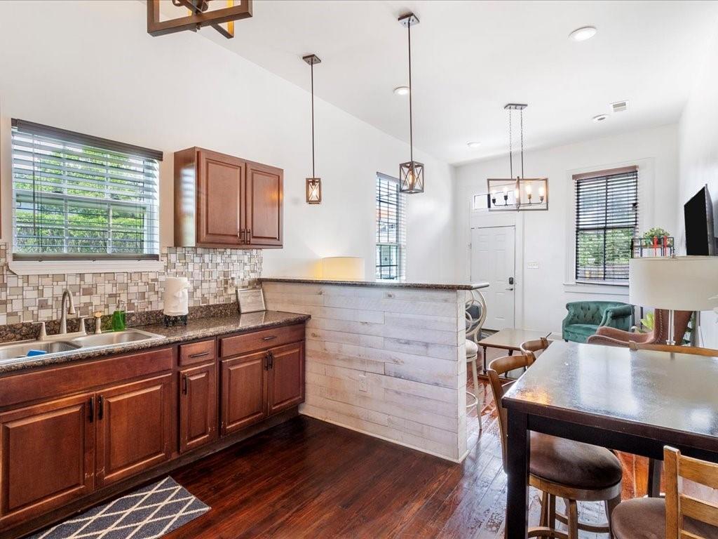 539 41 S MIRO Street