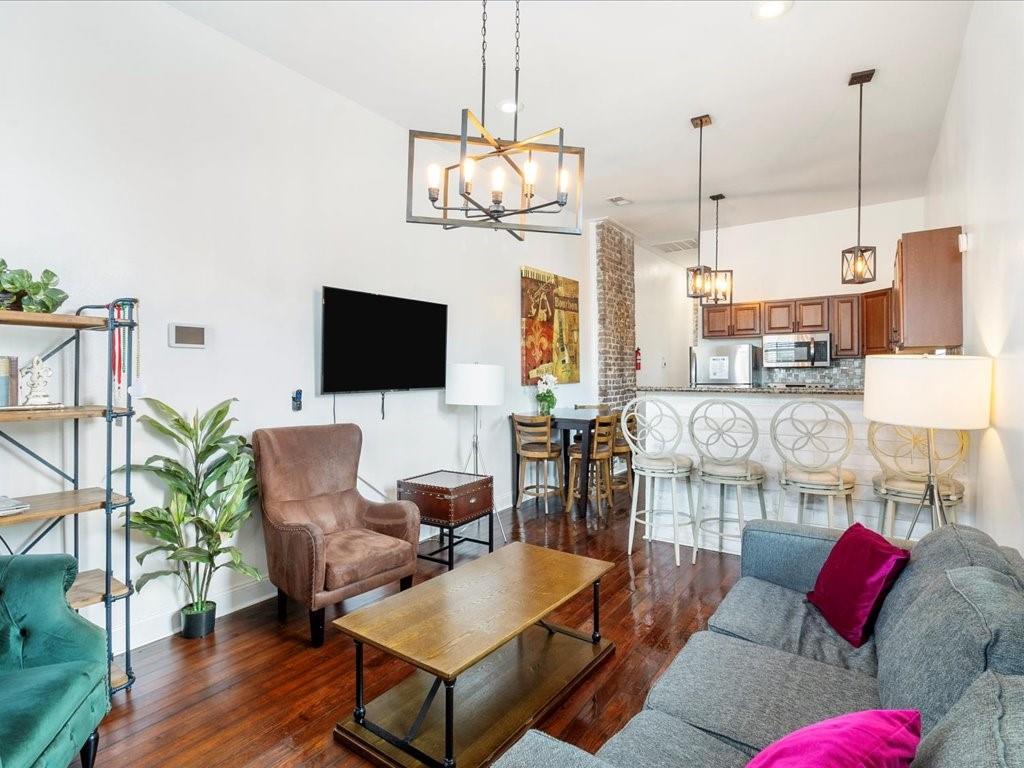 539 41 S MIRO Street