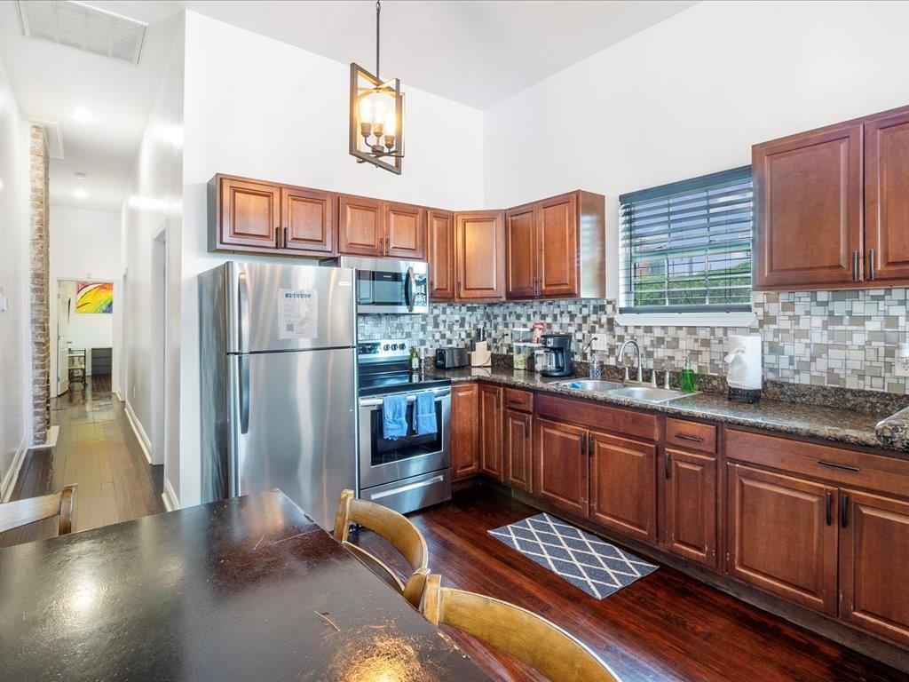 539 41 S MIRO Street