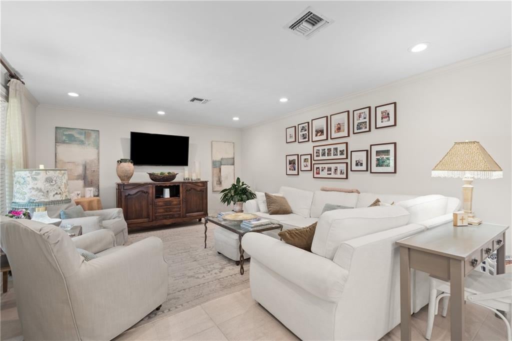 4000 RIDGEWAY Drive
