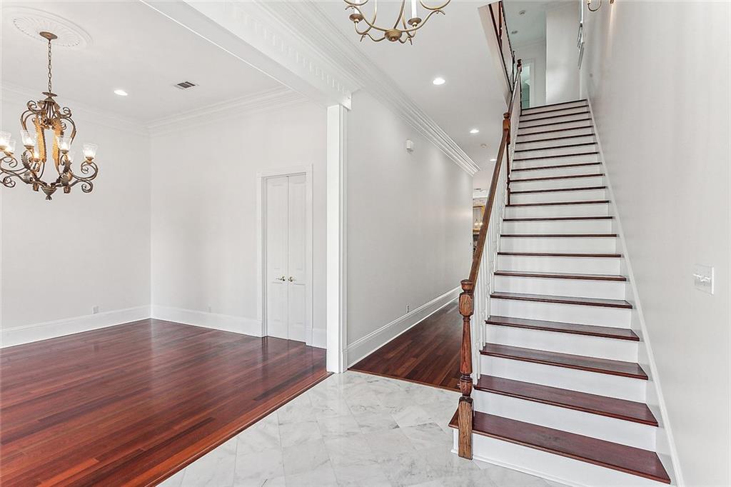 416 METAIRIE LAWN Drive