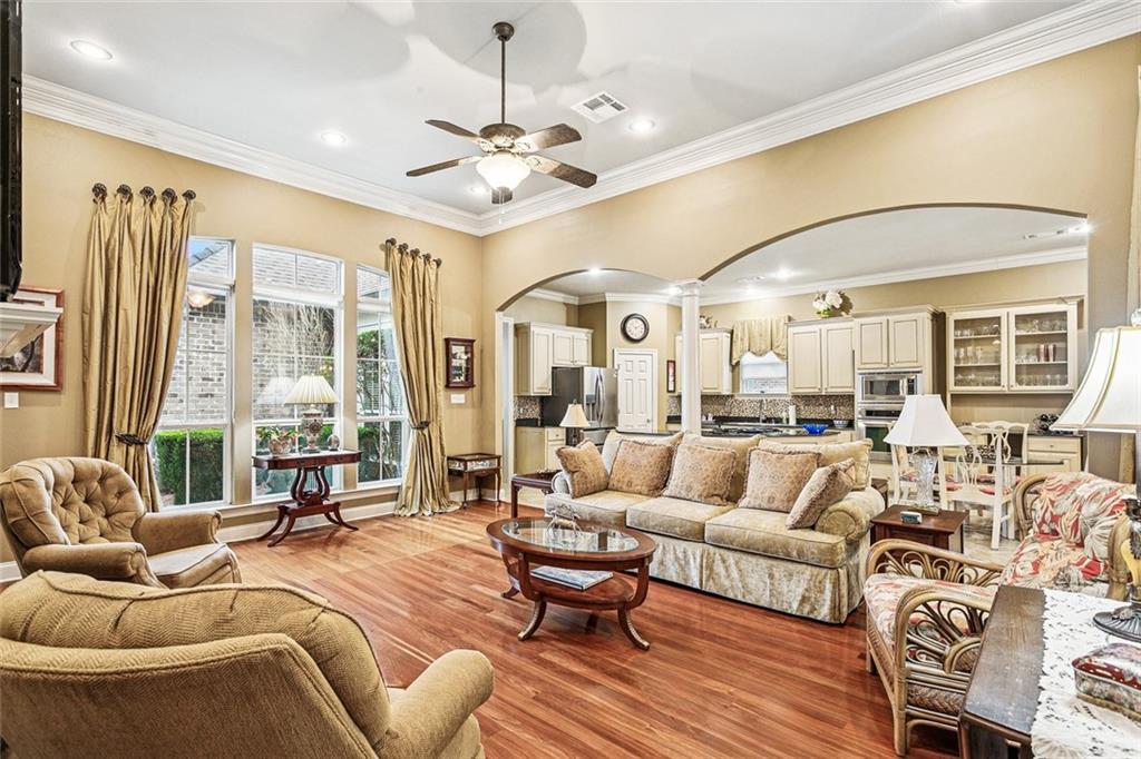 605 LONGUE VUE Place