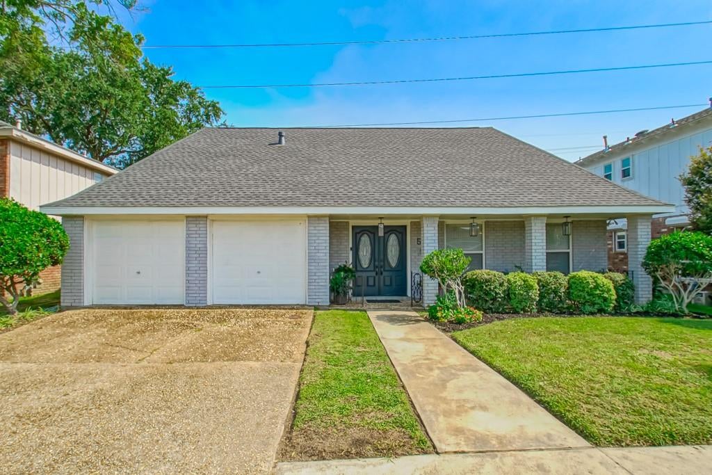 54 MONTERREY Avenue