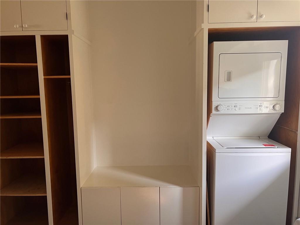 New Orleans, Louisiana 70115, United States, 2 Bedrooms Bedrooms, ,1 BathroomBathrooms,Residential,Pending,60898