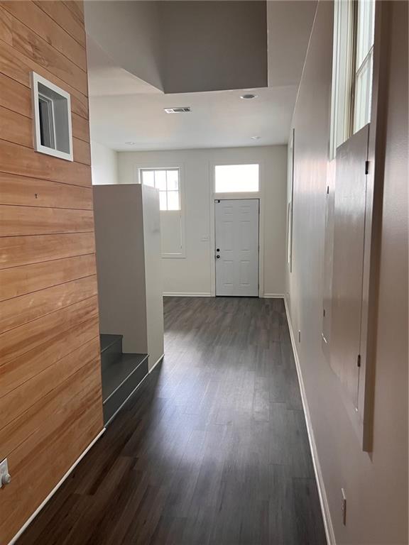 New Orleans, Louisiana 70115, United States, 2 Bedrooms Bedrooms, ,1 BathroomBathrooms,Residential,Pending,60898
