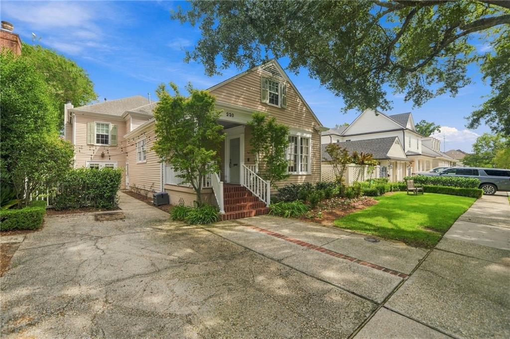 233 W LIVINGSTON Place