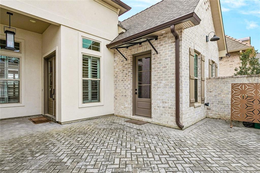 541 N CORNICHE DU LAC