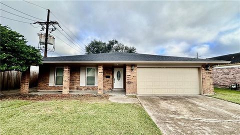 1813 GREEN OAK Drive Gretna LA 70056