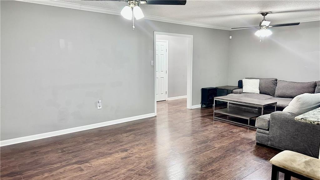 1813 GREEN OAK Drive