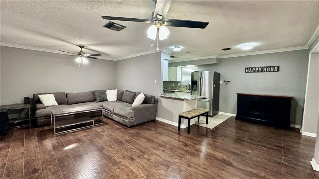 1813 GREEN OAK Drive