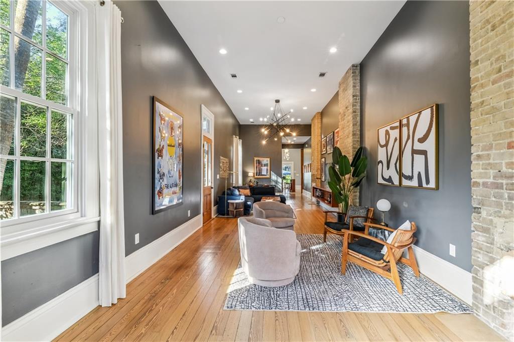 1113 15 THALIA Street