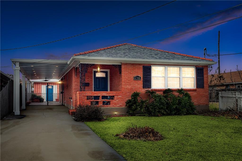 New Orleans, Louisiana 70124, United States, 2 Bedrooms Bedrooms, ,1 BathroomBathrooms,Residential,Pending,66308