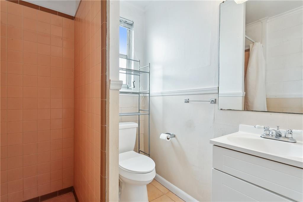 New Orleans, Louisiana 70124, United States, 2 Bedrooms Bedrooms, ,1 BathroomBathrooms,Residential,Pending,66308