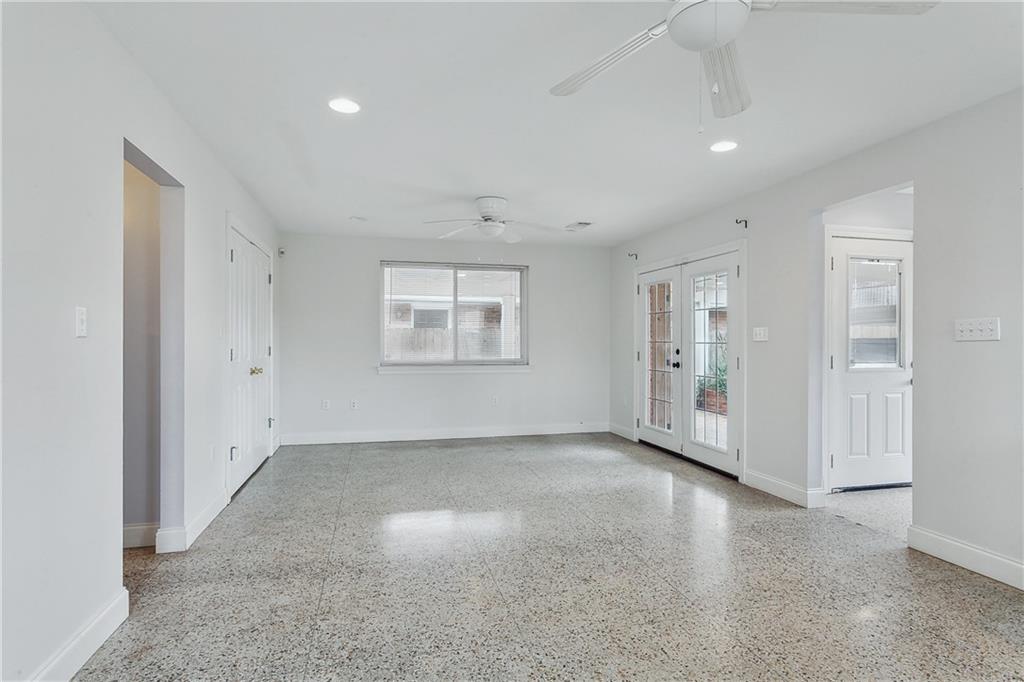 New Orleans, Louisiana 70124, United States, 2 Bedrooms Bedrooms, ,1 BathroomBathrooms,Residential,Pending,66308