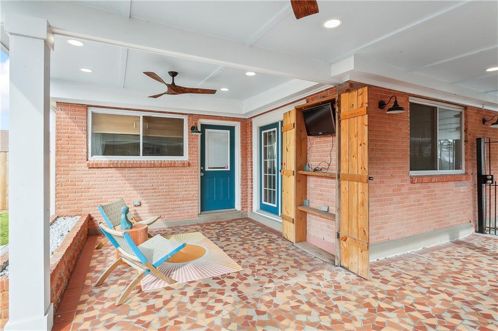 New Orleans, Louisiana 70124, United States, 2 Bedrooms Bedrooms, ,1 BathroomBathrooms,Residential,Pending,66308