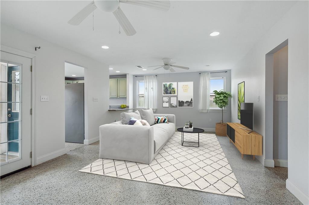 New Orleans, Louisiana 70124, United States, 2 Bedrooms Bedrooms, ,1 BathroomBathrooms,Residential,Pending,66308