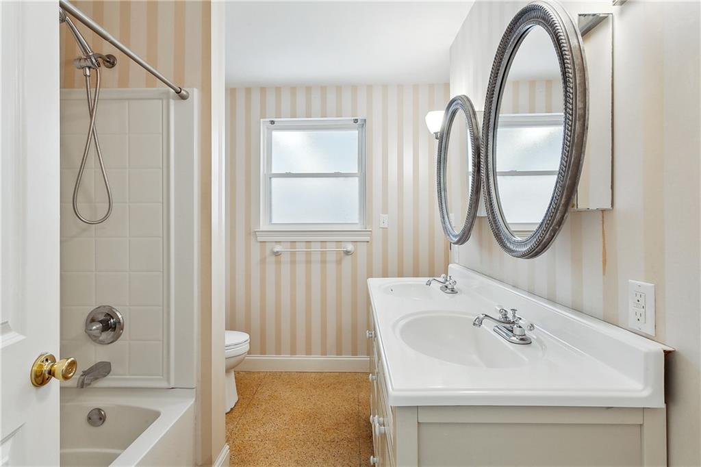 New Orleans, Louisiana 70124, United States, 2 Bedrooms Bedrooms, ,1 BathroomBathrooms,Residential,Pending,66308