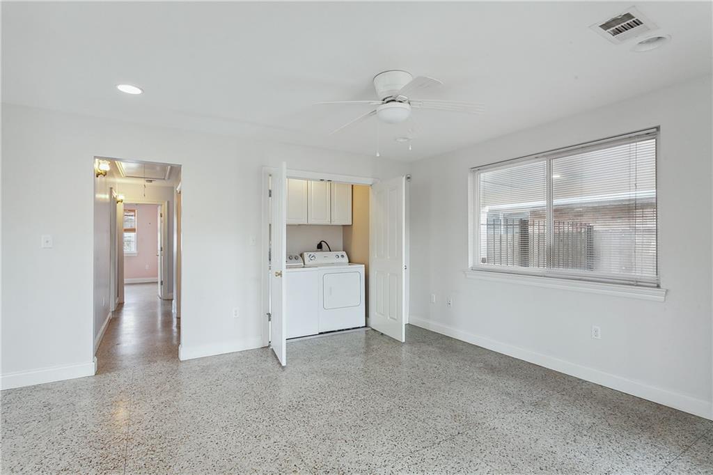 New Orleans, Louisiana 70124, United States, 2 Bedrooms Bedrooms, ,1 BathroomBathrooms,Residential,Pending,66308