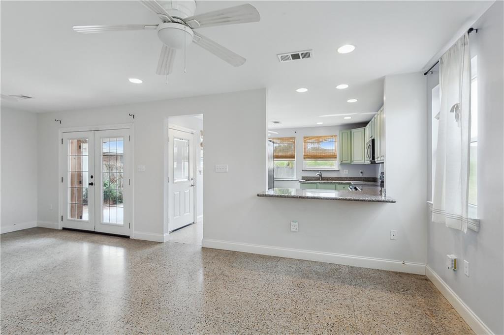 New Orleans, Louisiana 70124, United States, 2 Bedrooms Bedrooms, ,1 BathroomBathrooms,Residential,Pending,66308