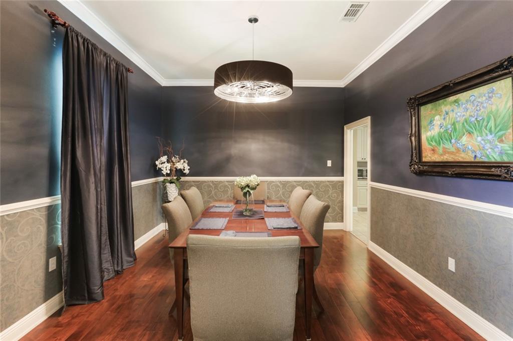 174 ENGLISH TURN Drive